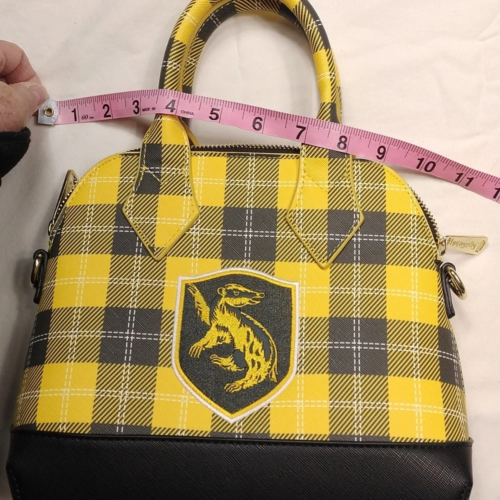 NWOT Loungefly Harry Potter Hufflepuff Purse With Cross Body Strap. - Picture 13 of 14